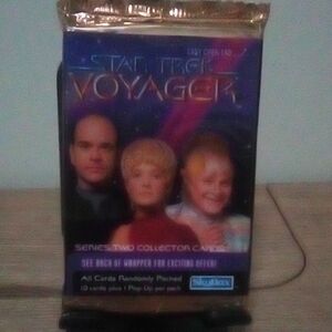Star Trek Voyager Trading Cards - Gold and Blue